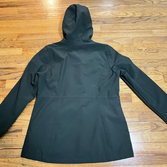 Free Country Softshell Jacket with Sherpa Lined Hood and Soft inner lining. - Picture 9 of 16